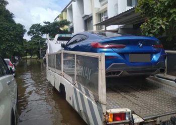 BMW Astra Siap Evakuasi Kendaraan Terkena Banjir