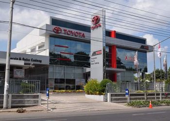 Banyak Pengemudi Tidak Memahami Penggunaan Lampu Hazard pada Mobil, Begini Seharusnya!