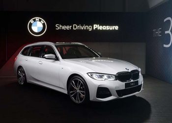 BMW Indonesia Hadirkan BMW 320i Touring dan BMW 330i Sedan