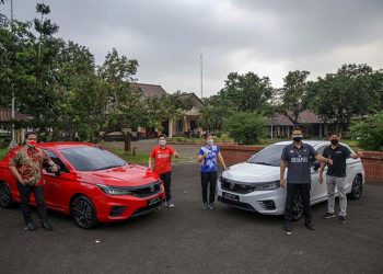 Honda Berikan Hadiah Serahkan Hadiah Honda City Hatchback RS Kepada Greysia Polii dan Apriyani Rahayu