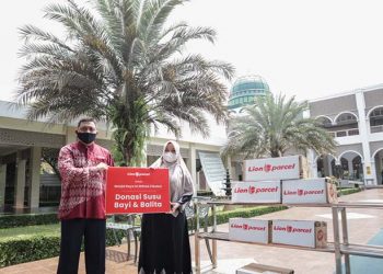 Lion Parcel Donasikan Ribuan Susu untuk Anak Bayi dan Balita di Gunung Putri