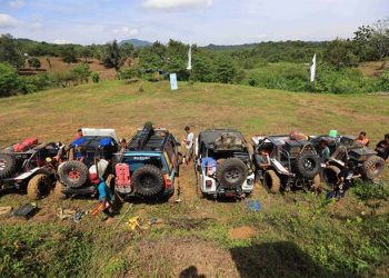 Offroader Menjajal Kawasan Gunung Karang yang Penuh Kubangan dan Trek yang Menantang