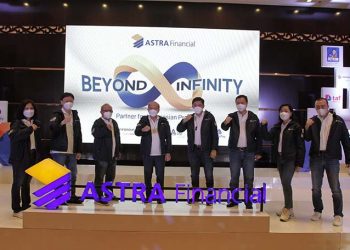 Astra Financial & Logistic sebagai sponsor utama GIIAS 2021: Director-In-Charge Astra Financial & Logistic, Suparno Djasmin (tengah bawah) bersama dengan 7 pimpinan Lembaga Jasa Keuangan (LJK) yang tergabung dalam Astra Financial CEO ACC Bapak Siswadi (ketiga dari kiri depan), CEO FIFGROUP Margono Tanuwijaya (ketiga dari kanan bawah), CEO TAF Agus Prayitno (kedua dari kanan bawah), CEO Asuransi Astra Rudy Chen (kedua dari kiri bawah), CEO Astra Life Windawati Tjahjadi (kiri bawah), CEO Maucash Rina Apriana (kanan bawah), COO AstraPay Ricky Gunawan (kedua dari kanan belakang).