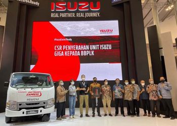 Isuzu Serahkan 1 Unit Isuzu Giga FVR34 Kepada BBPLK