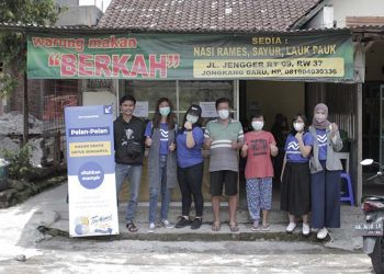 Rayakan Hari Jadi ke-8, Niagahoster Borong Dagangan Warung dan PKL