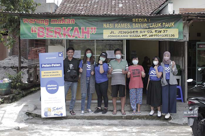 Rayakan Hari Jadi ke-8, Niagahoster Borong Dagangan Warung dan PKL