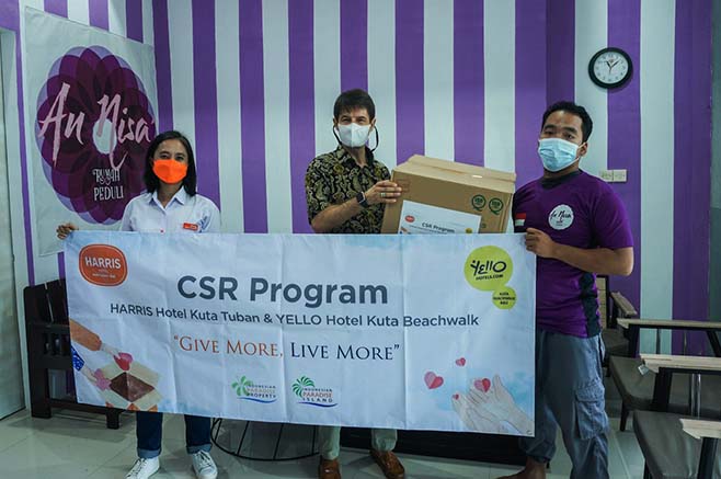 HARRIS Hotel Kuta Tuban & YELLO KutaBeachwalk Bagikan Ribuan Masker untuk Cegah Covid-19