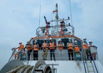 IPCM Bagikan Dividen Interim Rp 18,15 Miliar. PT Jasa Armada Indonesia Tbk (IDX: IPCM) bagikan dividen interim sebesar Rp 18,15 miliar atau sebesar Rp 3,44 per saham untuk tahun buku 2021 serta menyelenggarakan port visit di Tanjung Priok, Jakarta (20/12) yang dihadiri 18 perwakilan investor dan analis. Eddy Haristiani, Corporate Secretary IPCM menjelaskan kondisi terkini armada IPCM dan mengajak peserta merasakan pengalaman naik kapal tunda Bima 034.