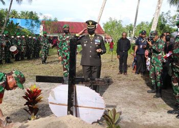 Sertu Anumerta Miskel Rumbiak Dimakamkan di Kampung Halamanya