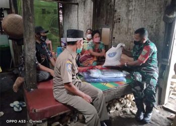 Dandim 0601 Pandeglang Melalui Danramil, Berikan Bantuan Kepada Warga Yang Terkena Bencana