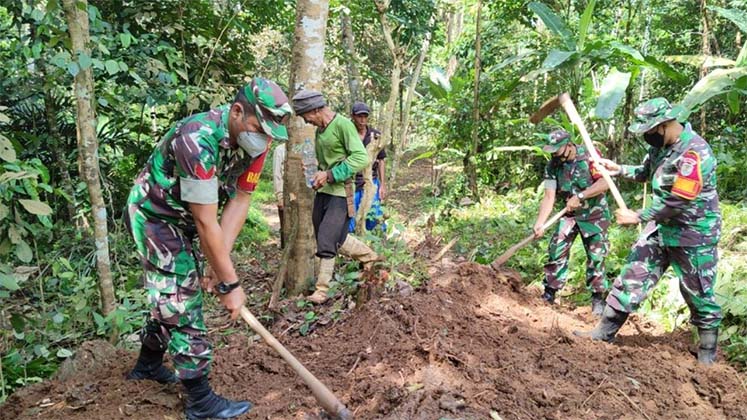 Koramil Cadasari Kodim 0601/Pandeglang, Gelar Karya Bakti Membuat Jalan Penghubung