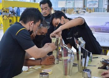 Tuksedo Studio Trophy Kembali Dipercaya Membuat Tropohy MotoGP yang Terinspirasi dari “Obor”