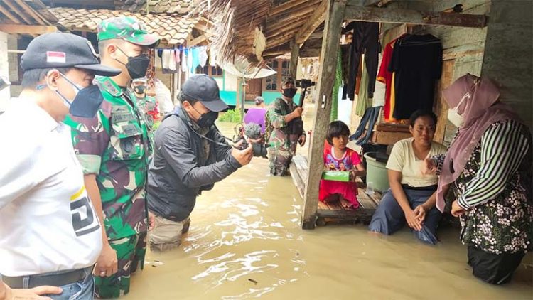 Dandim 0601/Pandeglang Bersama Bupati Tinjau Bencana Alam Banjir Di Kecamatan Patia