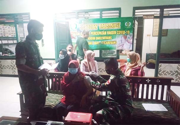 Bantu Program Pemerintah, Koramil Carenang Kodim 0602/Serang Terus Laksanakan Vaksinasi