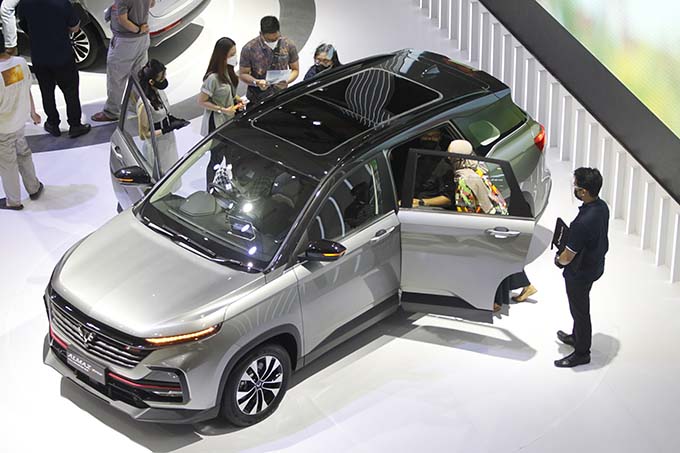 Pengunjung Bisa Merasakan Ragam Inovasi Wuling di IIMS 2022