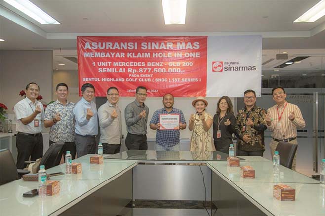 Asuransi Sinar Mas Kembali Bayar Klaim Hole in One Senilai Rp 877.500.000,-