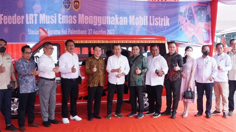 Palembang Gunakan DFSK Gelora E Sebagai Angkot Feeder LRT dengan Desain Gambar Jembatan Ampera di Bagian Samping