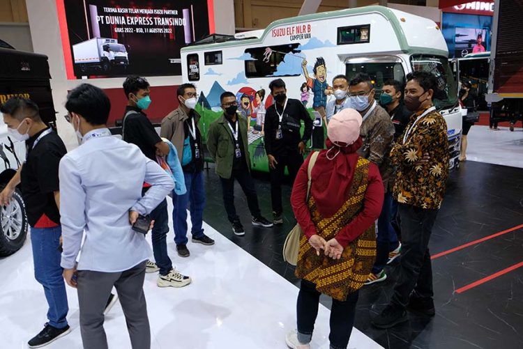 Isuzu Tampilkan Isuzu Elf Electric Vehichle (EV) untuk Pertama Kalinya  di GIIAS 2022