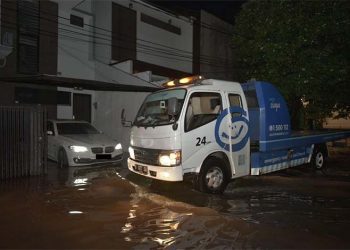 Tips Berkendara Agar Tetap Aman Ditengah Cuaca Esktrem
