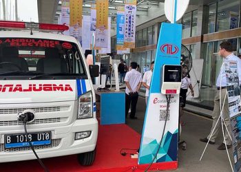 DFSK Menampilkan Ambulans Listrik Pertama di Indonesia Pada Hospital Expo ke 34