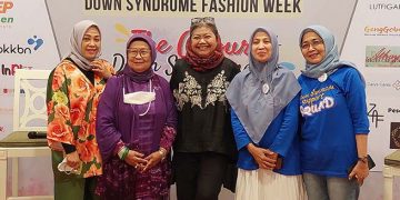 Dewi Gita Tiba-tiba Muncul di Gelaran Down Syndrome Fashion Week