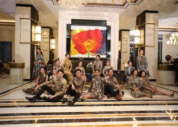 Sambut Hari Ibu, Humbang Kriya Bareng Oscar Lawalata Culture Persembahkan Fashion Show “Untukmu IBU”