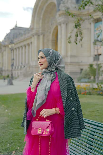 ‘The Parisian Series’ persembahan Emily in Paris dan Buttonscarves Hadir dengan Gaya Chic