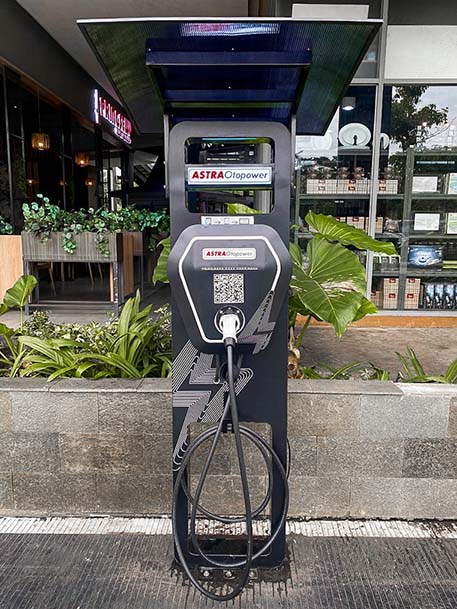 Resta Pendopo KM 456 Hadirkan Electronic Vehicle Charging Station