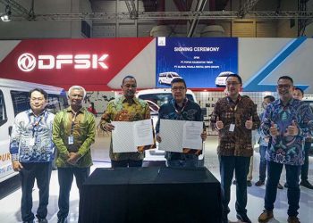 Konsumen Pertama DFSK Gelora E Lokal, DFSK Lakukan Penandatangan MoU dengan PT Pupuk Kalimantan Timur