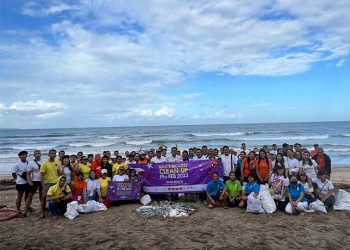 Ascott Regional Bali Gelar Kegiatan Bersih-Bersih Pantai di Kawasan Wisata Pantai Kuta