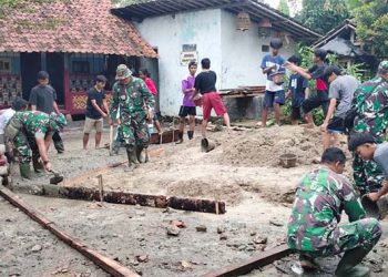 Semangat Anggota kodim 0602/Serang, Saat Bergotong Royong Bersama Masyarakat