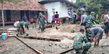 Semangat Anggota kodim 0602/Serang, Saat Bergotong Royong Bersama Masyarakat