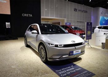 Ragam Mobil Listrik Unjuk Teknologi, Kolaborasi Epik Fashion di GJAW 2023