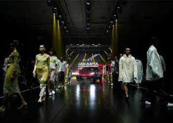 GJAW 2023: Jakarta Auto Runway 2023 Hadirkan Kejutan Karya 8 Fashion Designer di Runway Kolaborasi Fashion dan Otomotif