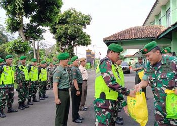 Jelang Idul Fitri 1444 H, Dandim 0602/Serang Bagikan Bingkisan untuk Prajurit, PNS Hingga Masyarakat