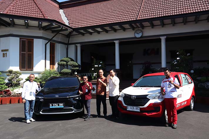 Auto2000 Berikan Pelayanan Totalitas Pada Konsumen Mobil Listrik Toyota bZ4X