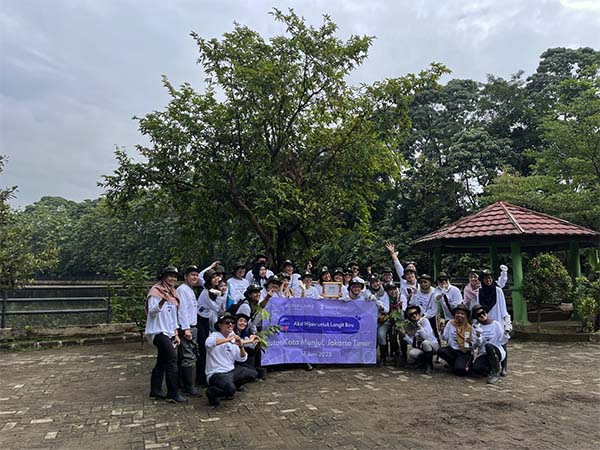 Aksi Hijau untuk Langit Biru dari Oriflame Indonesia