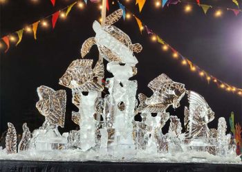 Bawah Laut dalam Pahatan Es di AstraPay Sanur Festival