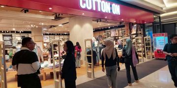 Cotton On Kota Kasablanka Hadir Kembali dengan Konsep Terbaru dengan Sentuhan Panel Kayu