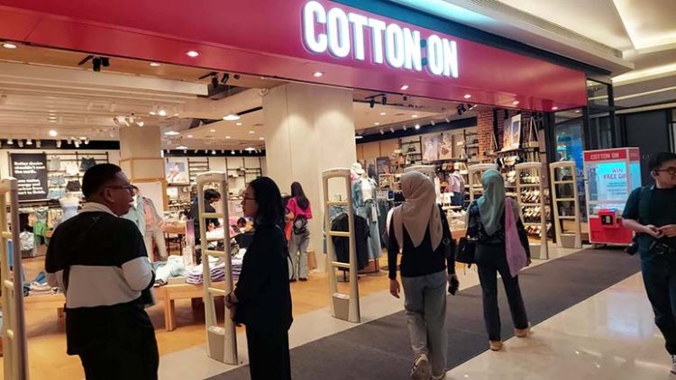 Cotton On Kota Kasablanka Hadir Kembali dengan Konsep Terbaru dengan Sentuhan Panel Kayu