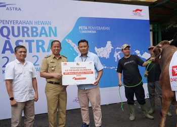 Daihatsu Bagikan Hewan Kurban ke Masyarakat di Jakarta dan Karawang
