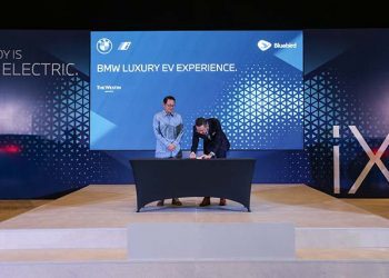 BMW Indonesia Gandeng Bluebird Group Hadirkan Kendaraan Full Listrik Premium di Hotel Mewah