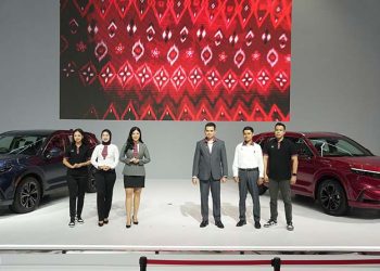 Honda Luncurkan Seragam Baru Beraksen Tenun Ikat Untuk Wiraniaga di GIIAS 2023