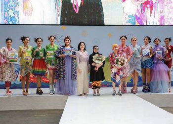 SoKlin Ajak Masyarakat Tampil Bangga Berkain Indonesia