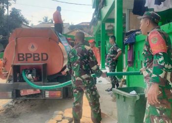 Babinsa Koramil 0602-05/Cipocok Jaya Bersama BPBD Distribusikan Bantuan Air Bersih