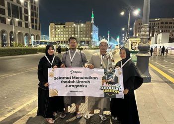 Titipku Berangkatkan Umroh Pedagang Pasar Mandiri dan Pasar Tomang Barat