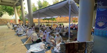 Yayasan Batik Indonesia Pecahkan Rekor MURI untuk Kategori Membatik Serentak dengan Motif Terbanyak