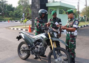 Cegah Pelanggaran, Provos Kodim 0602/Serang Periksa Kelengkapan Surat Kendaraan Anggota