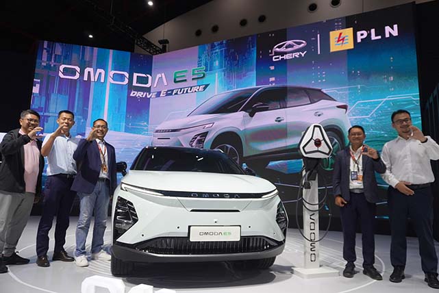 Chery dan PLN Berikan Penawaran Spesial Penambahan Daya untuk Pemesanan Chery OMODA E5 Selama IIMS 2024