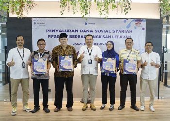 Sambut Idul Fitri 2024, FIFGROUP Salurkan Bingkisan dan Bantuan Lebaran bagi Masyarakat Sekitar